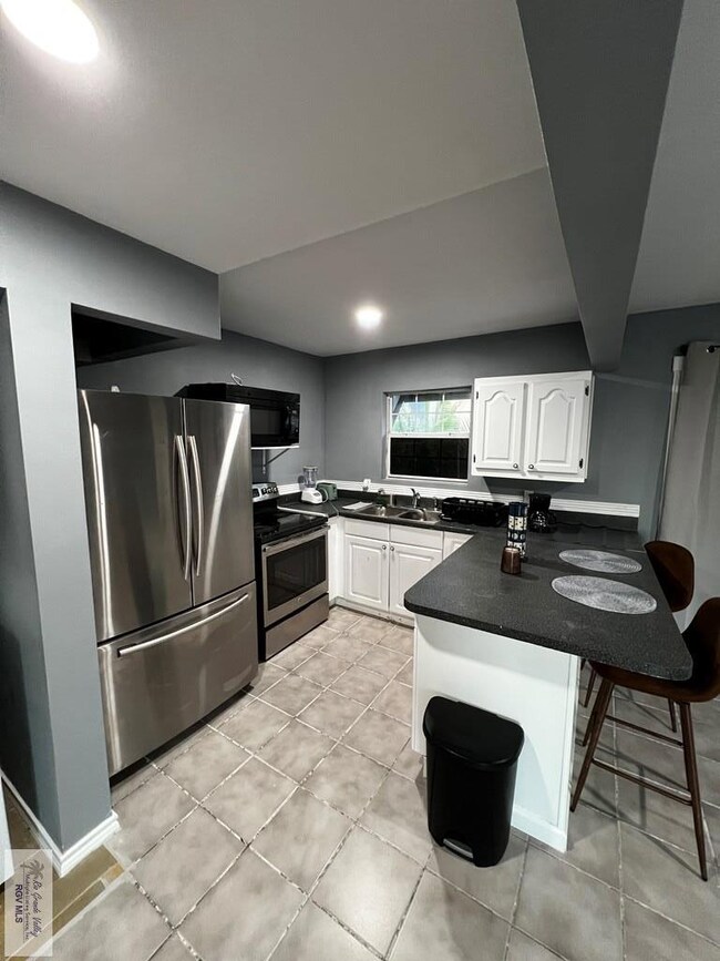 309 Mcfadden Dr unit 5, Brownsville, TX 78520 - photo 4