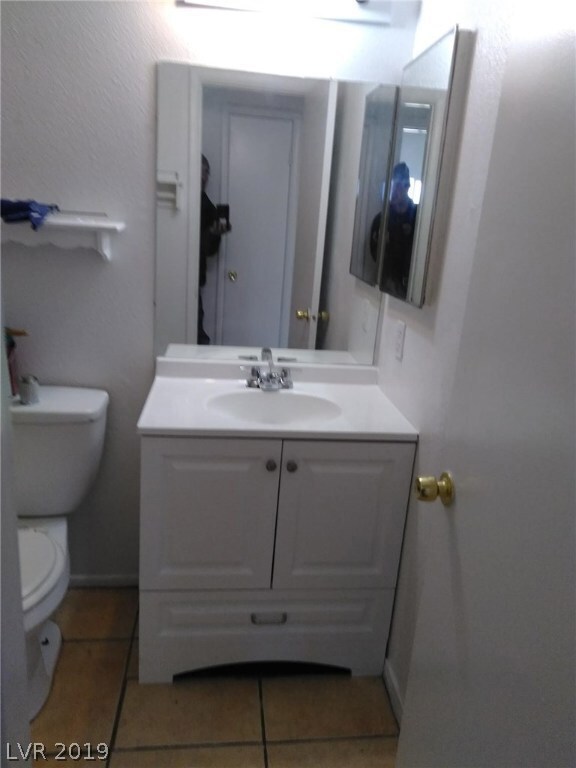 Upstairs hall bath