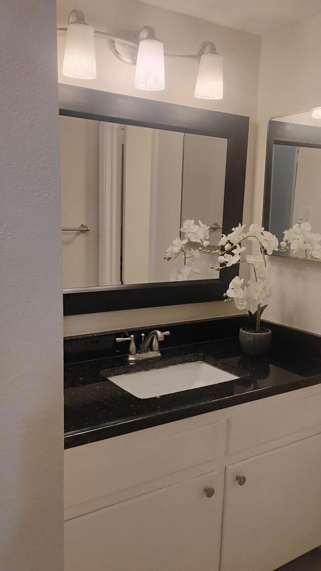 1100 Alvarado Dr SE unit 204, Albuquerque, NM 87108 - photo 6