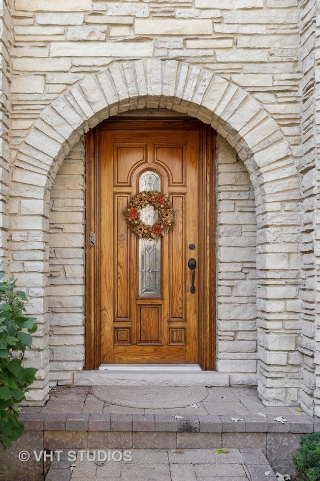 2005 Mustang Dr, Naperville, IL 60565 - photo 2