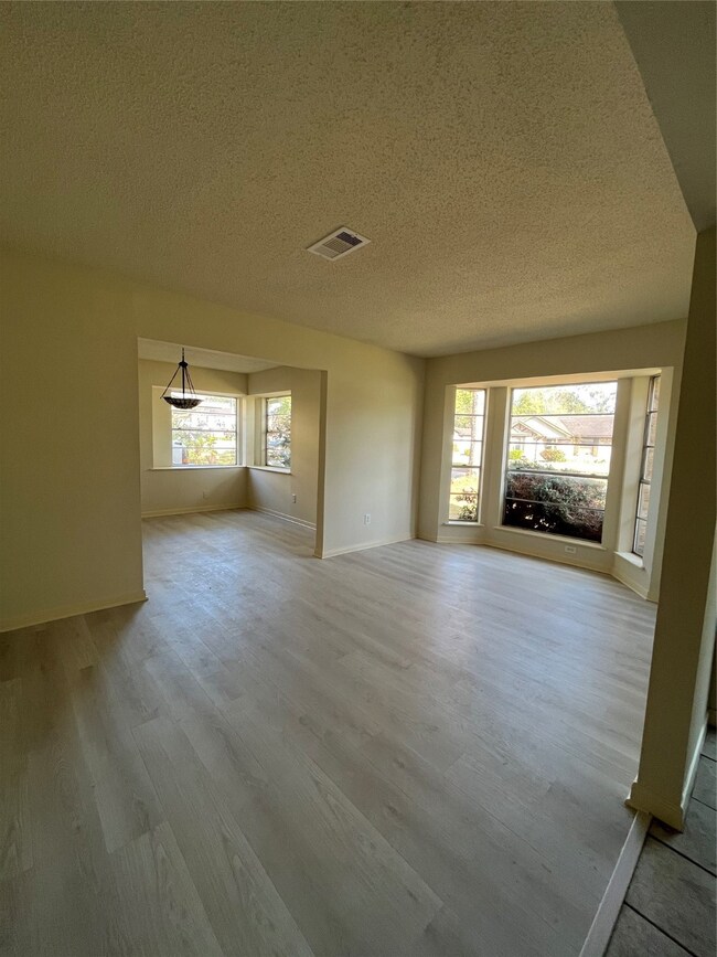 7539 Brush Wood Dr, Houston, TX 77088 - photo 3