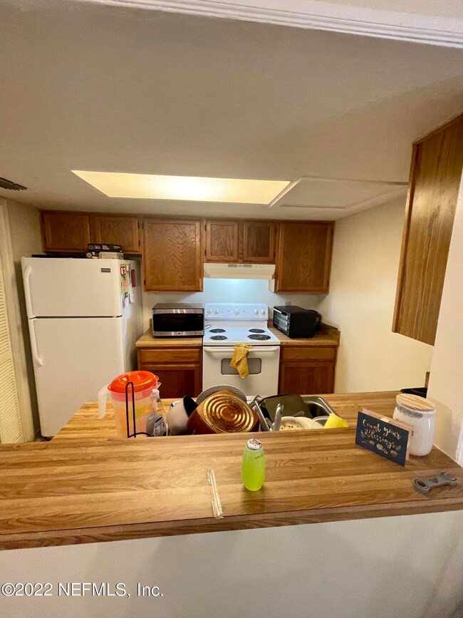 7628 Jana Ln N, Jacksonville, FL 32210 - photo 3