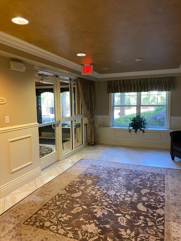 12 Russell Rd unit 104, Wellesley, MA 02482 - photo 3