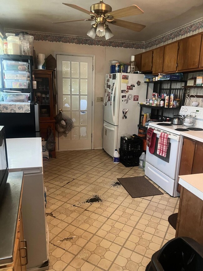 Latonia- kitchen