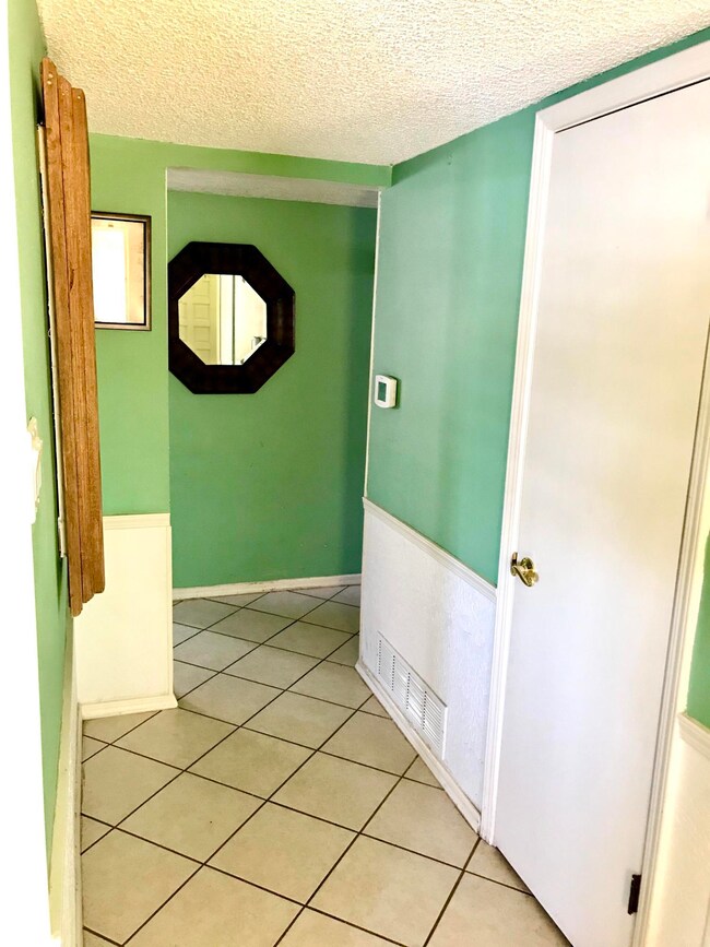 10105 Woodway Dr, El Paso, TX 79925 - photo 2