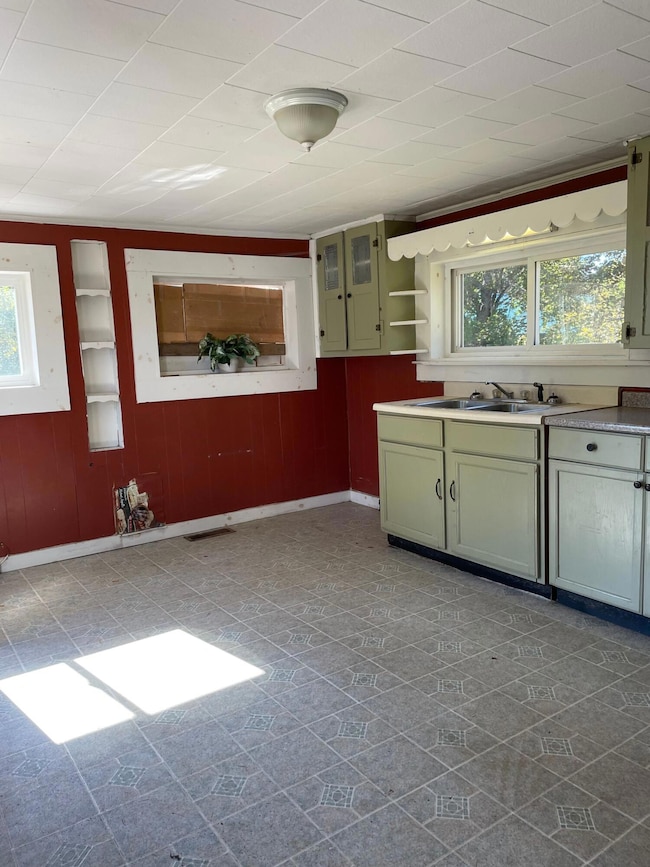 33 Pleasant St, Calais, ME 04619 - photo 4