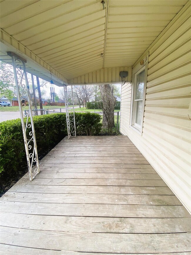 308 N Shawnee St, Ennis, TX 75119 - photo 4