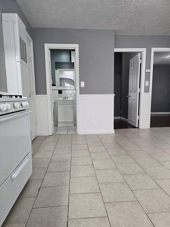 40 Aetna St unit 3, Fall River, MA 02724 - photo 5