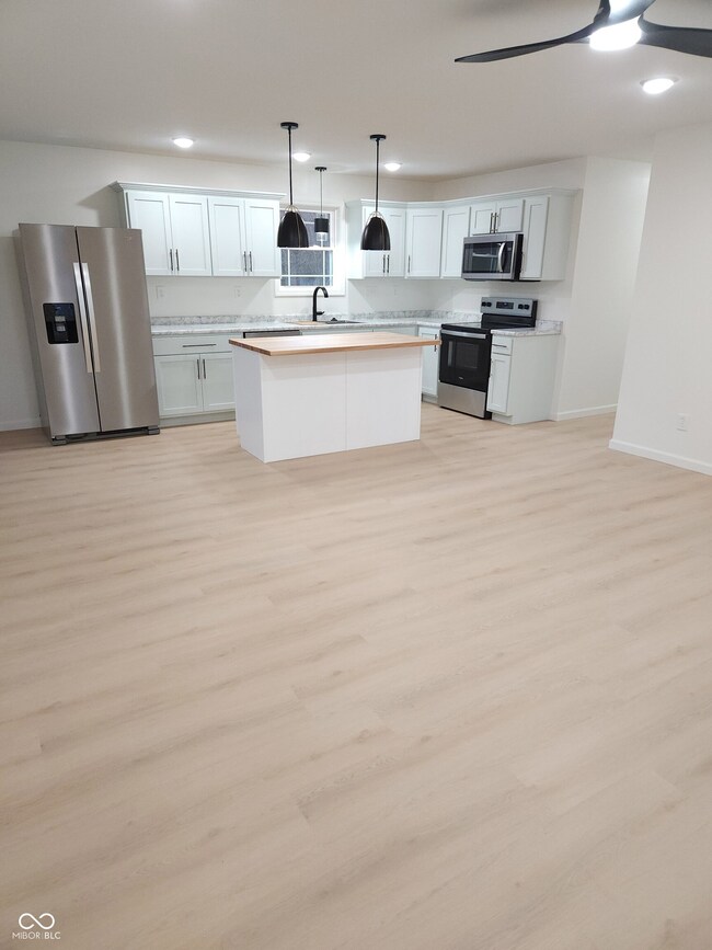 302 W Walnut St, Crothersville, IN 47229 - photo 5