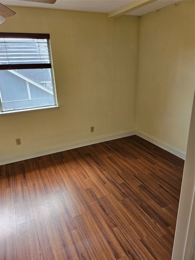 6215 Francis Marion Dr, Houston, TX 77091 - photo 7