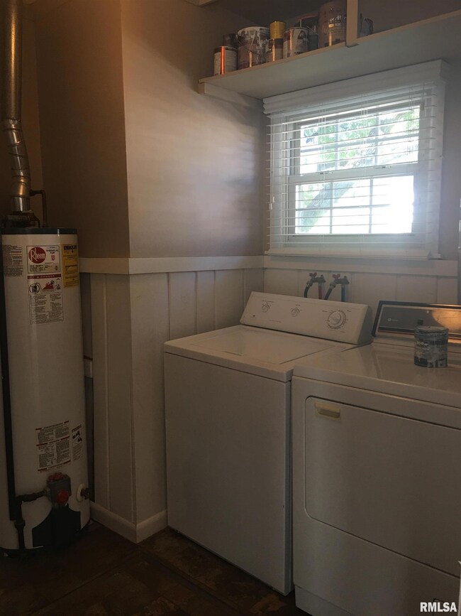 4409 N Pine St, Davenport, IA 52806 - photo 4