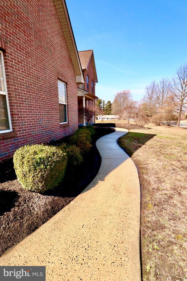 2318 Mcarthur Dr, Hatfield, PA 19440 - photo 3