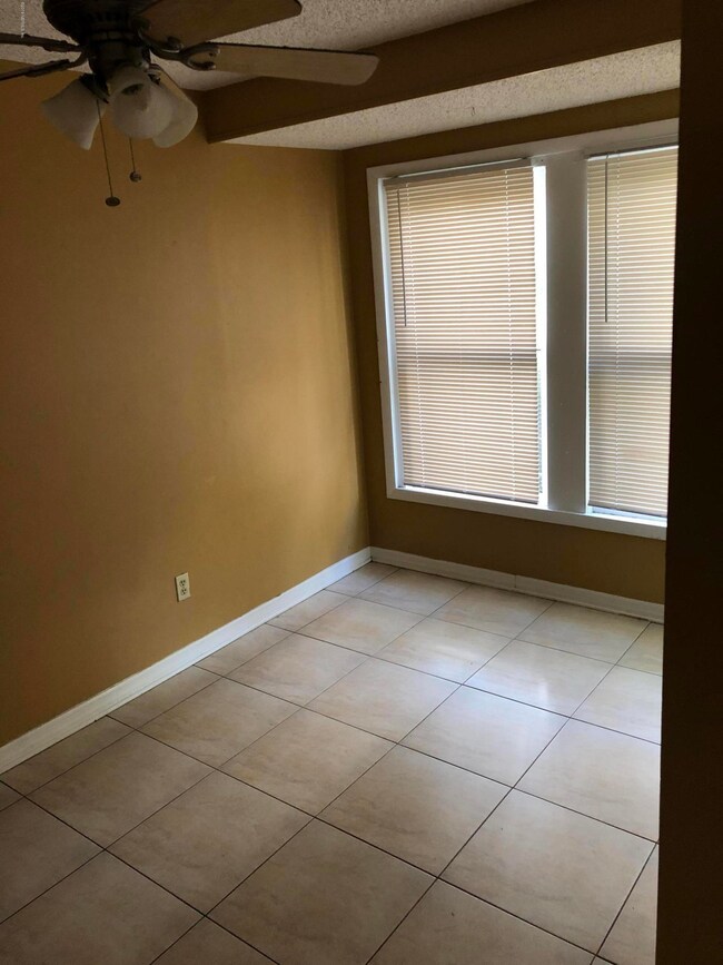 1604 Cherry St unit 5, Jacksonville, FL 32205 - photo 7