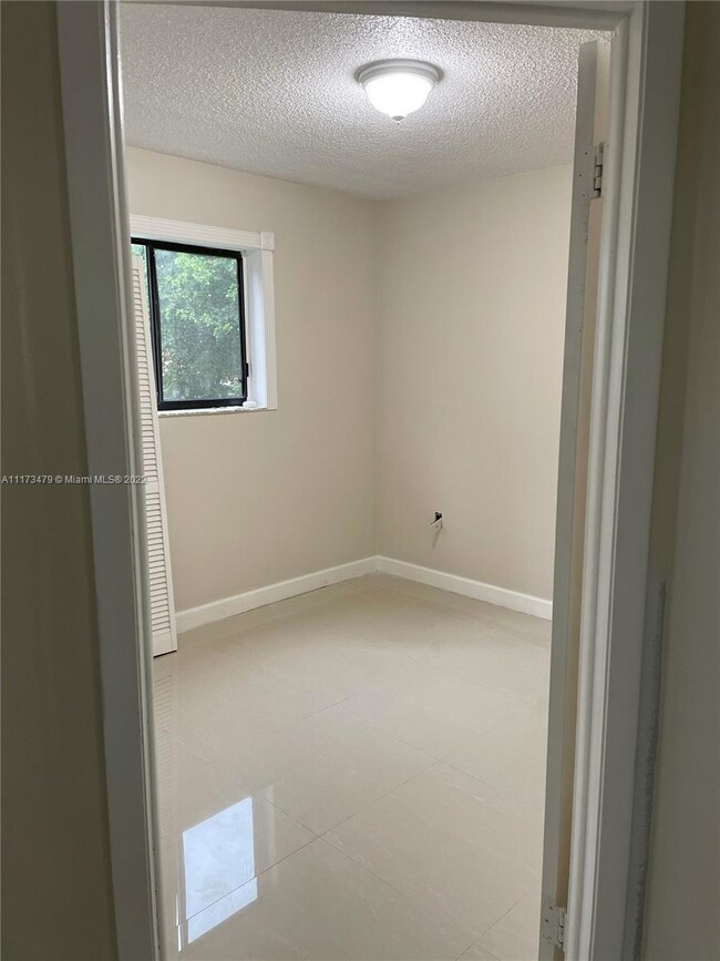5440 W 21st Ct unit 201, Hialeah, FL 33016 - photo 7