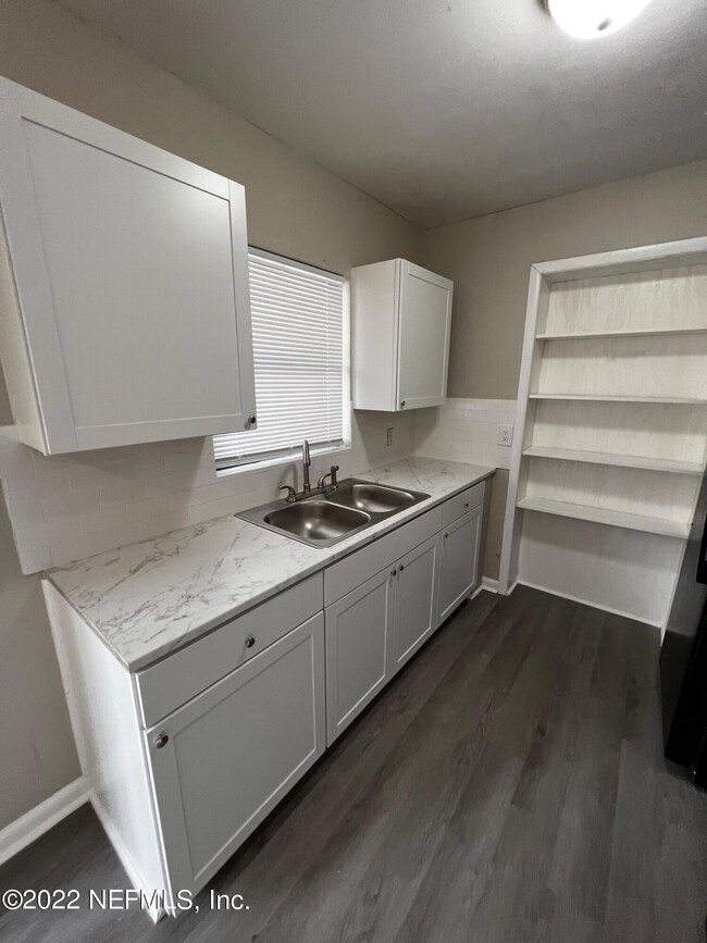 2425 Dolphin Ave unit A, Jacksonville, FL 32218 - photo 5