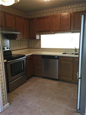 54 Lynwood Cir, Asheville, NC 28806 - photo 6