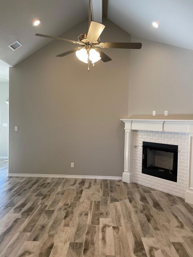 3314 Windcrest Dr, Granbury, TX 76049 - photo 7