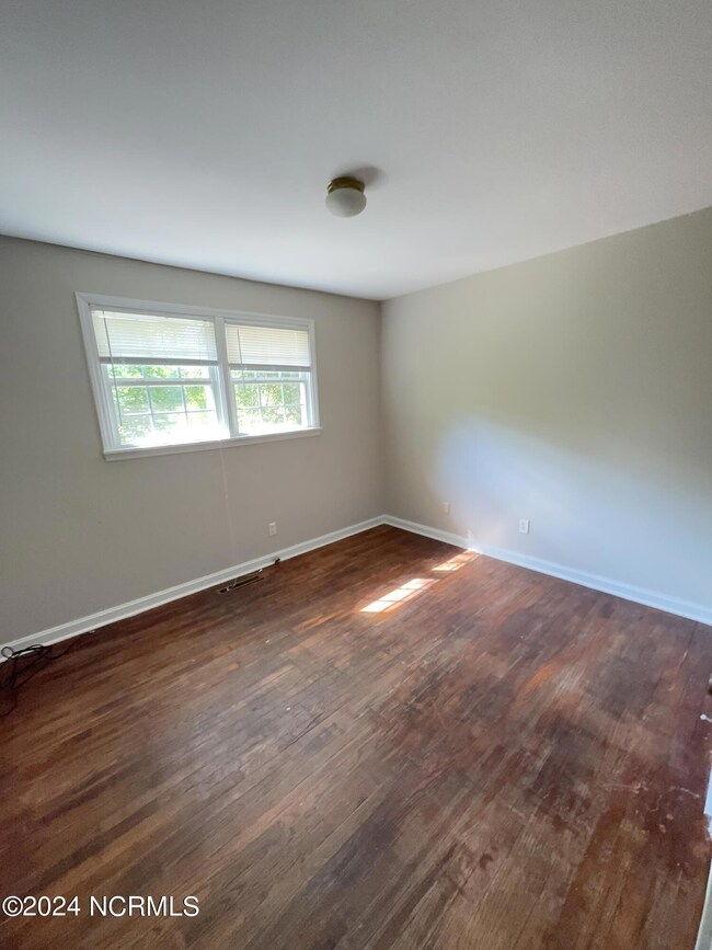 402 Dogwood Ln, Jacksonville, NC 28540 - photo 7