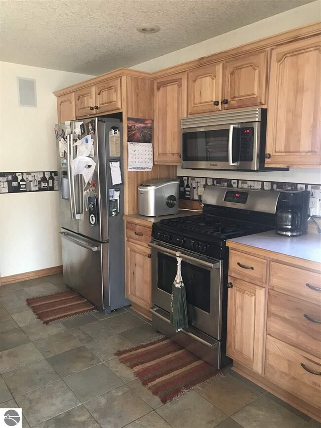 302 Red Maple Ln, Shepherd, MI 48883 - photo 7