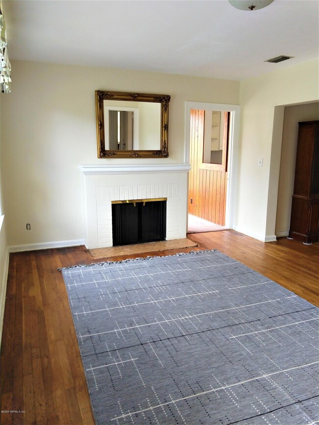 peachtree front room