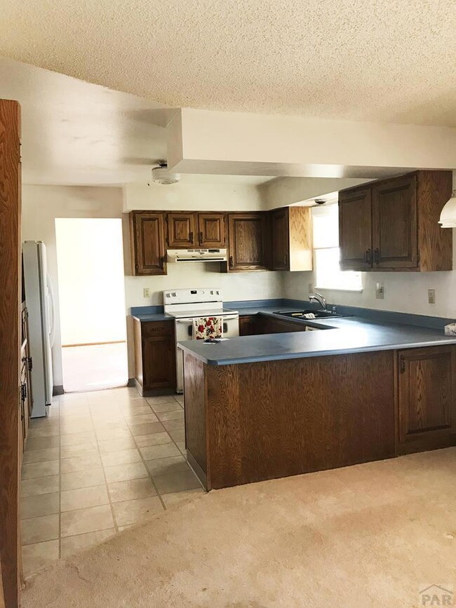 Kitchen breakfast nook to dining rooms