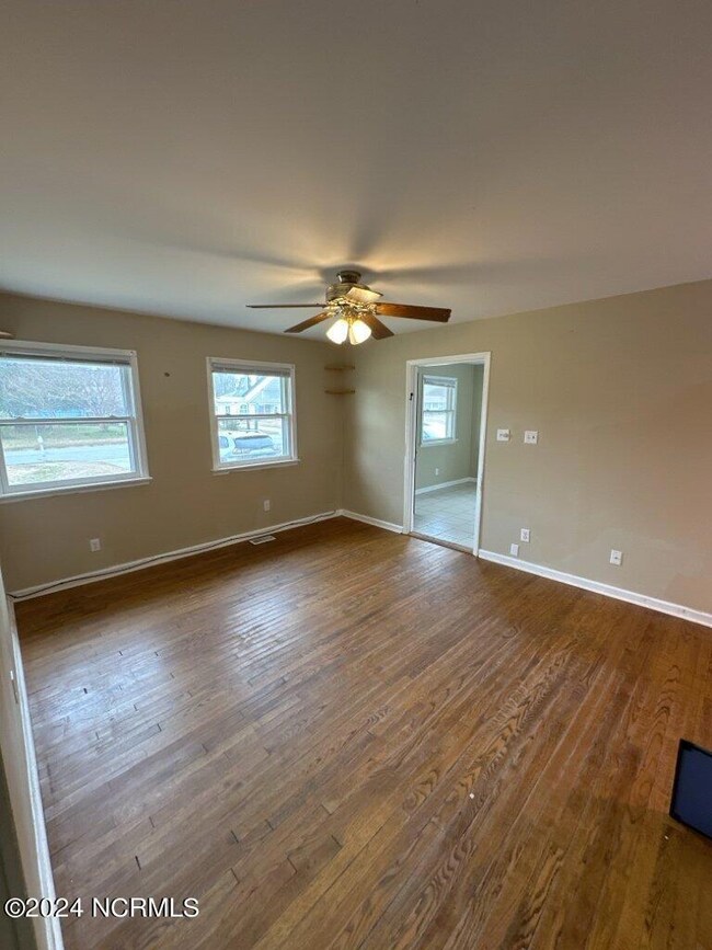 114 Cardinal Rd, Jacksonville, NC 28546 - photo 2