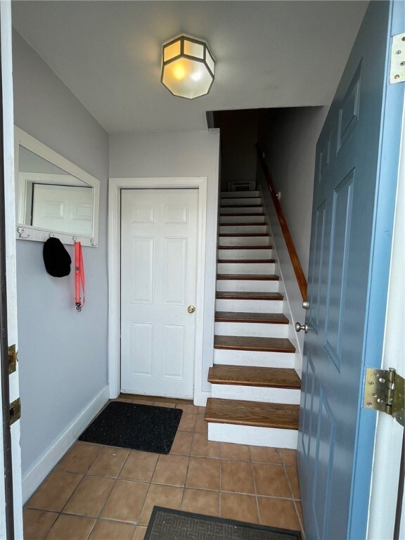 12 Callender Ave unit 1, Newport, RI 02840 - photo 2