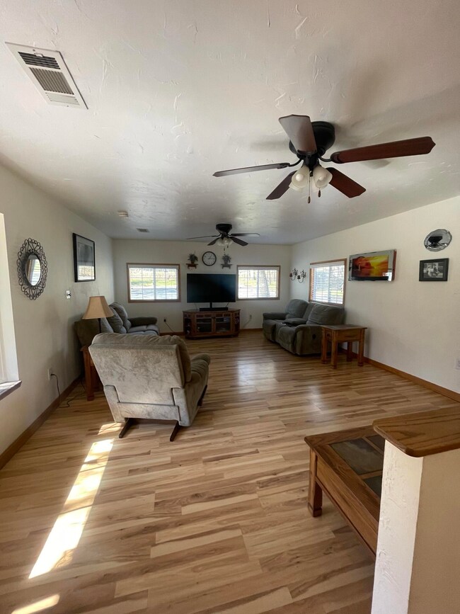 3747 Russell Rd, Grants Pass, OR 97526 - photo 6