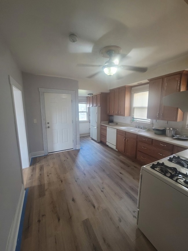 526 N View St, Aurora, IL 60506 - photo 4