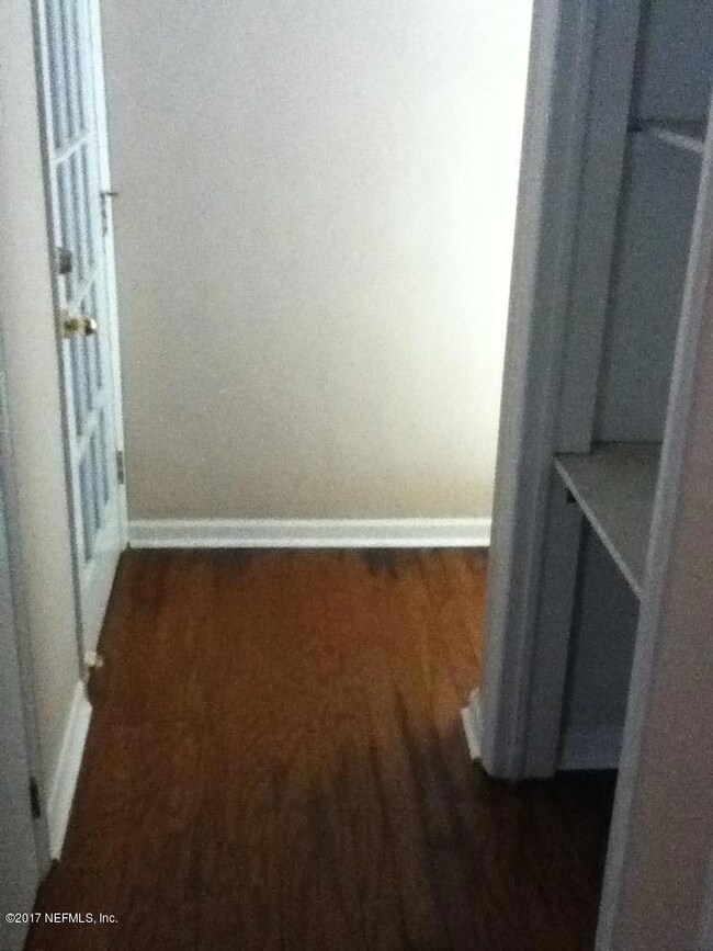1817 Burkholder Cir E, Jacksonville, FL 32216 - photo 6