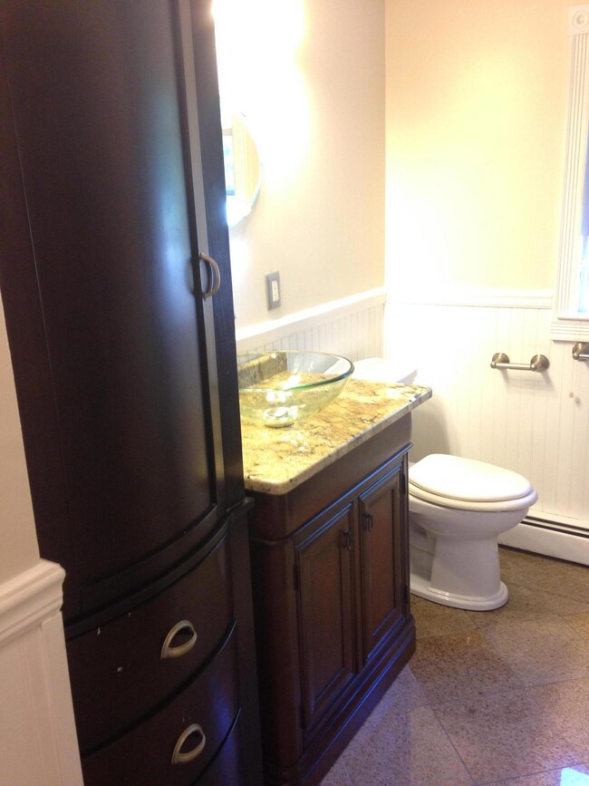 1st floor common bath