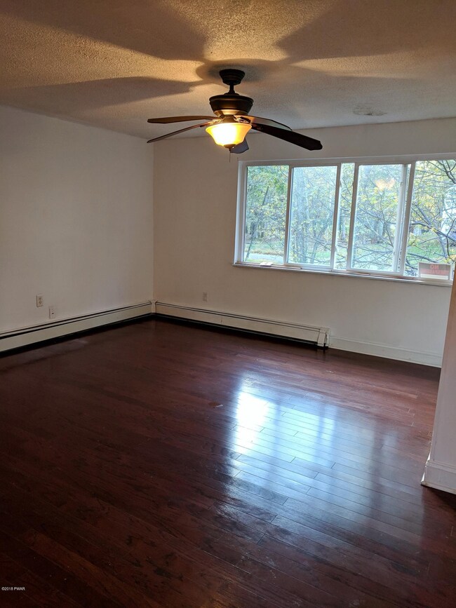 136 Roundhill Rd, Dingmans Ferry, PA 18328 - photo 7