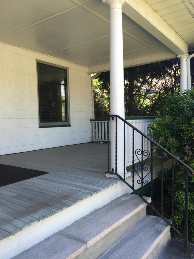 402 W Harford St, Milford, PA 18337 - photo 5