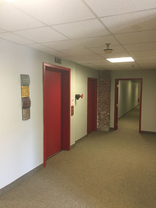 470 Silver St unit 214, Manchester, NH 03103 - photo 2