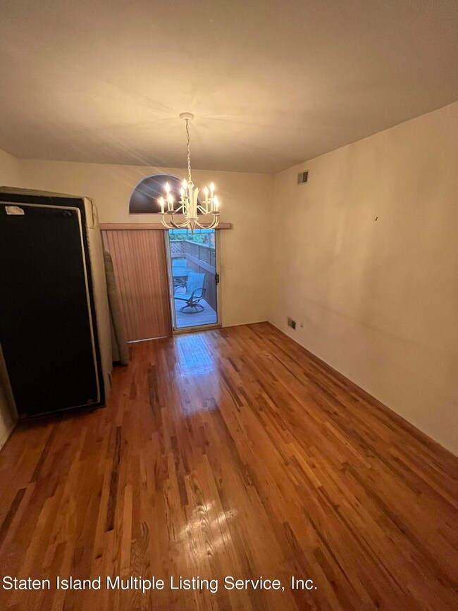 19 Woodcutters Ln, Staten Island, NY 10306 - photo 5