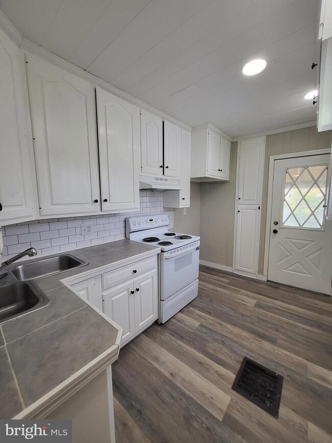 534 S 17th St, Reading, PA 19606 - photo 5