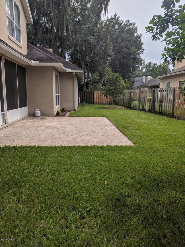 Grande Oaks backyard
