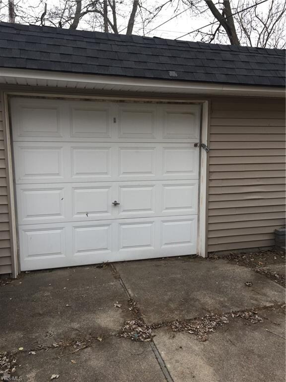 17911 North Blvd, Maple Heights, OH 44137 - photo 4