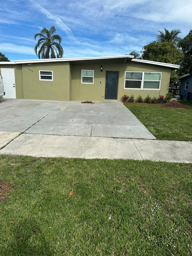 5679 S Rue Rd, West Palm Beach, FL 33415 - photo 3