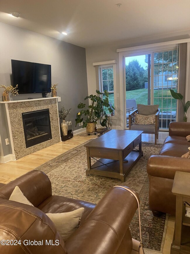 803 Vly Point Dr, Niskayuna, NY 12309 - photo 3