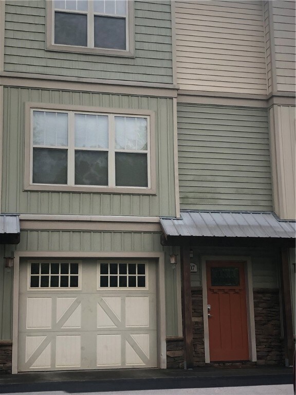 3 Level Townhome style condo