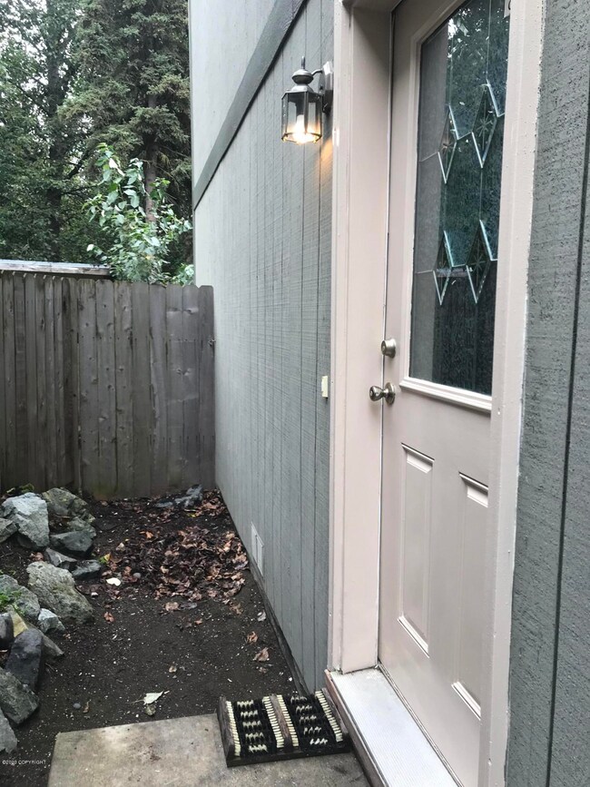 3109 Willow St unit A, Anchorage, AK 99517 - photo 2