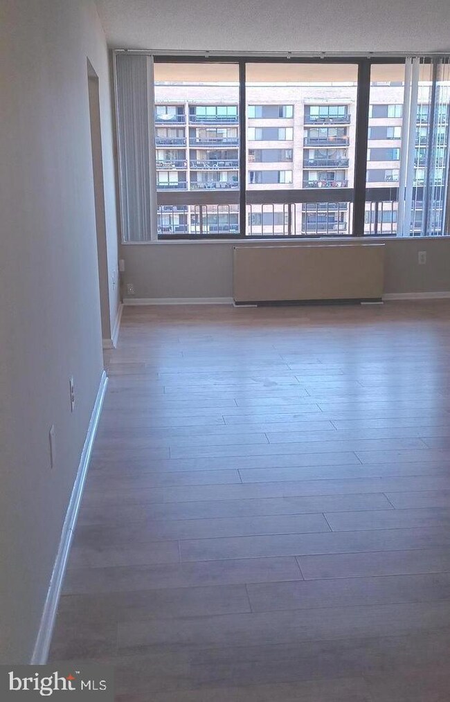 Skyline Plaza unit 2301N, Baileys Crossroads, VA 22041 - photo 5