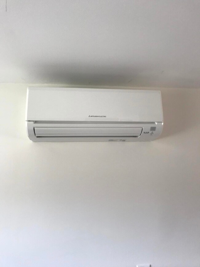 SPLIT SYSTEM AC & HEAT