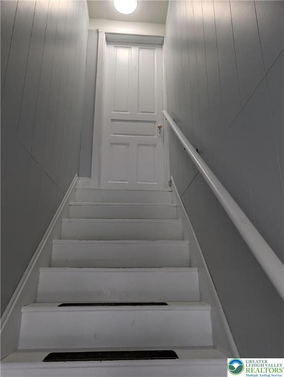 1111 Catasauqua Rd unit 2nd floor, Whitehall, PA 18052 - photo 2