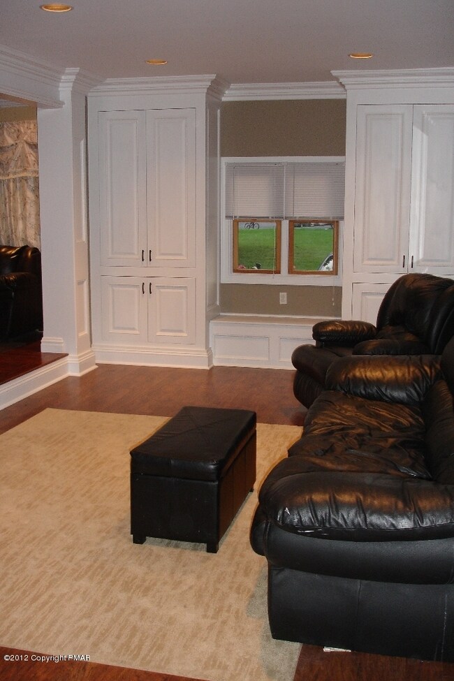 850 Wallace St, Stroudsburg, PA 18360 - photo 3