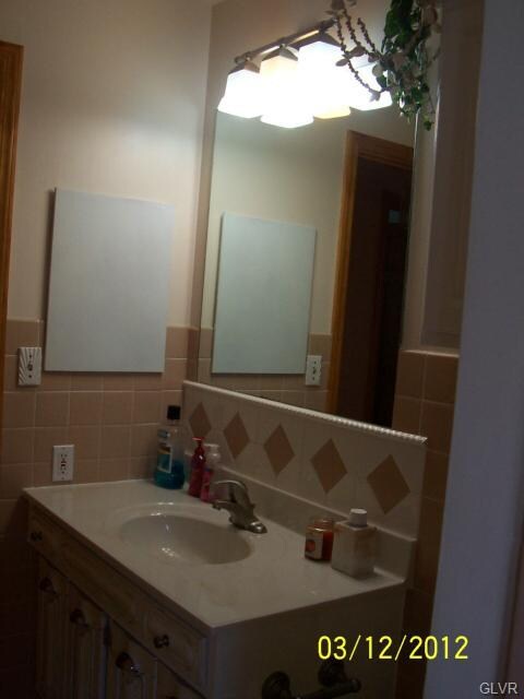 518 Hilldale Dr, Bath, PA 18014 - photo 4