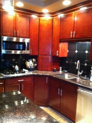 Kitchen 2.jpg