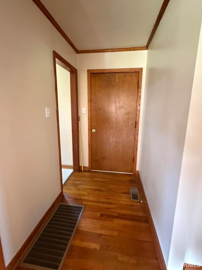 312 S Clinton St, Clinton, IN 47842 - photo 7