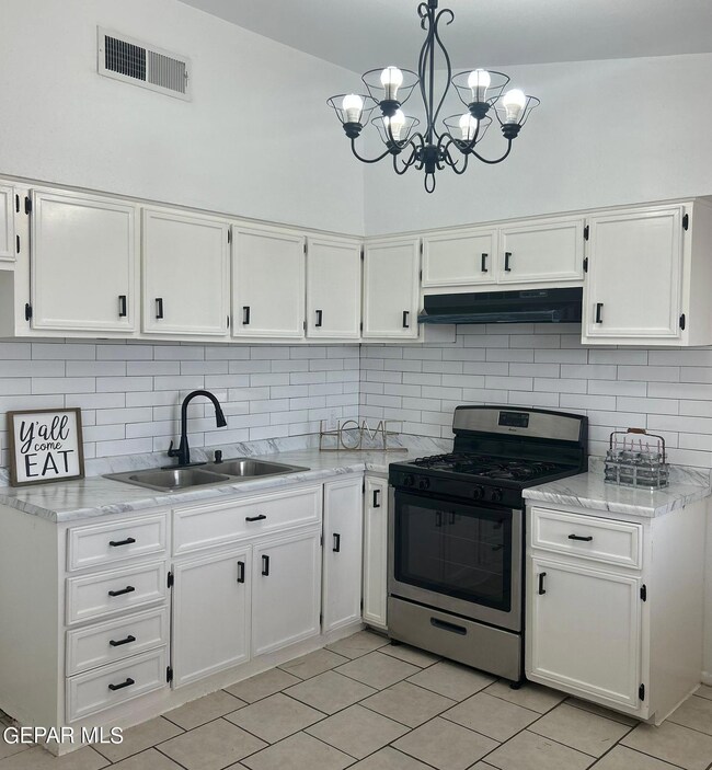 2207 Murchison Dr unit A, El Paso, TX 79930 - photo 3